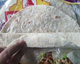 Gambar langkah 1 resipi Layered Tortilla Bake.