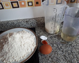 Foto del paso 1 de la receta: Empanada de atún, cebolla, pimiento y huevo