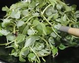 Foto langkah ke 4 dari resep Tumis daun krokot.
