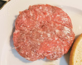 Foto del paso 3 de la receta: Hamburguesa de ternera con Camembert y Cebolla caramelizada