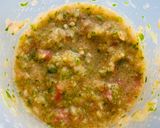 Hình bước làm 8 của món Vào bếp cùng con: Taco tôm với tortilla từ bột mì và sốt salsa xoài