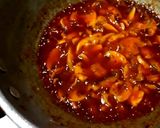 A picture of step 2 of Red chilli mushroom gravy.