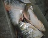 Foto langkah ke 2 dari resep Pepes Ikan Mangga Muda (versi loyang).