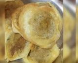 A picture of step 6 of Anday Wala Bun Kabab with Chutney inStreet style.