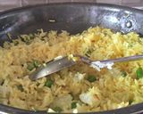 हिरव्या कांद्याच्या पातीचा फोडणीचा भात : (kandyachya paticha fodnicha bhaat recipe in marathi) रेसिपी स्टेप 3 फोटो 
