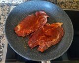 Foto del paso 3 de la receta: Chuletas aguja de cerdo al horno con patatas