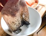 Hình bước làm 1 của món Da Cá Hồi Nướng Muối Giòn Tan