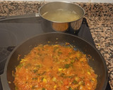Foto del paso 3 de la receta: Pasta (espaguetis) con sofrito casero