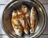 Foto langkah ke 1 dari resep Ikan Kembung Bakar Sambal Dabu.