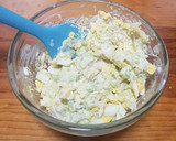 Foto del paso 2 de la receta: Ensalada de huevo sobre lechuga