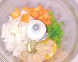 Foto langkah ke 1 dari resep Sup bola-bola nasi ayam kids friendly.