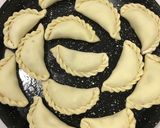 Foto del paso 5 de la receta: Empanadas de bondiola a la cerveza y cebollas confitadas