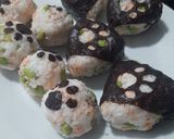Foto del paso 2 de la receta: Onigiris de salmón y edamame 🍙🐟