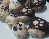 Foto del paso 2 de la receta: Onigiris de salmón y edamame 🍙🐟