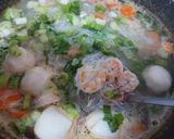 Foto langkah ke 5 dari resep Sup Bihun Udang.