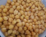 A picture of step 1 of Papri chaat.