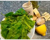 Une image de l'étape 1 de Pesto d'épinards.