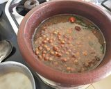 A picture of step 4 of Kadala Curry.
