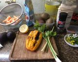 Foto del paso 2 de la receta: Cocina para enamorar: Causa limeña con camarones y palta (fácil pero laborioso)