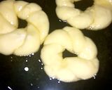 A picture of step 14 of Flower Donuts.