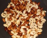 ड्राई फ्रूटस लड्डू (Dry fruits laddu recipe in hindi) रेसिपी चरण 3 फोटो