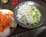 Foto del paso 2 de la receta: Manitas de cerdo en salsa