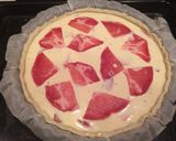 Une image de l'étape 8 de Tarte crottin de chèvre et coppa.
