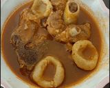 Foto del paso 3 de la receta: Mole rojo con espinazo y chochoyotes
