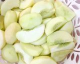Hình bước làm 1 của món Đào ngâm đường phèn