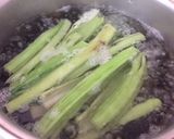 Foto del paso 2 de la receta: Cabitos de acelga acompañando de una ensalada