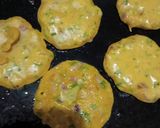 A picture of step 3 of Mumbaiya bhajiya.