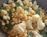 A picture of step 3 of Roasted Cauliflower Sweetcorn Papdi sabji.