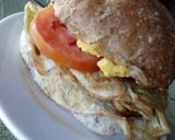 A picture of step 5 of Banana omelet burger.