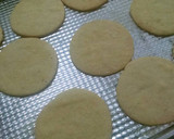 Foto del paso 5 de la receta: Alfajores rellenos de limón y bañados en chocolate 🍋🍫