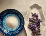 Foto del paso 1 de la receta: Azúcar de violetas
