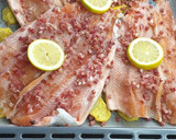 Foto del paso 4 de la receta: Truchas arcoíris con cama de papas y cebolla