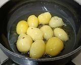 A picture of step 2 of Kashmiri Dum Aloo.