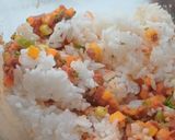 Foto langkah ke 2 dari resep Spicy Rice Ball (Bekal Praktis).