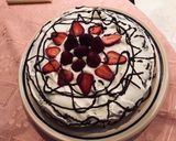 Foto del paso 6 de la receta: Torta postre de chocolate con crema chantilly y frutillas