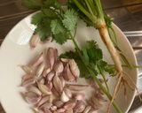 รูปขั้นตอนการทำที่ 1 ของ ไก่กระเทียม(น้ำขลุกขลิก)สูตรเด็กทานได้