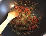 Une image de l'étape 12 de Sundakai aux tomates et épices indiennes.