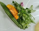 Foto langkah ke 1 dari resep Sayur Bening Labu dan Gambas.