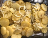 Foto del paso 3 de la receta: Caballa al horno con papas y pimientos