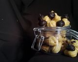 Foto langkah ke 11 dari resep Kue Soes Kering isi Coklat Kres Kres Lumer by PKK.