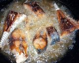 Foto langkah ke 1 dari resep Sambal Ikan Caru/ Ikan Cencaru/ Ikan Tegang Ekor.