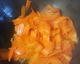 Foto del paso 4 de la receta Pak choy con patatas al vapor y zanahorias fileteadas al ajo