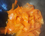 Foto del paso 4 de la receta: Pak choy con patatas al vapor y zanahorias fileteadas al ajo