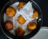 A picture of step 3 of Gulab jamun cheese cake.