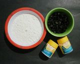 Foto langkah ke 1 dari resep Milk Muffin with Raisins.