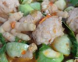 รูปขั้นตอนการทำที่ 3 ของ แกงป่าตีนไก่ใส่หมูเด้ง